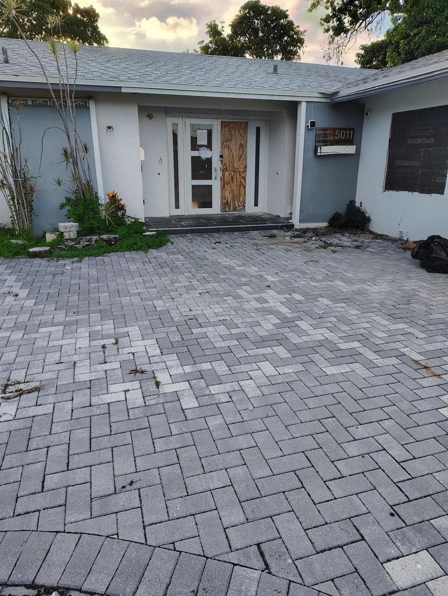 5011 SAGO PALM Circle, Tamarac FL 33319 - Tamarac, FL - Photo 1
