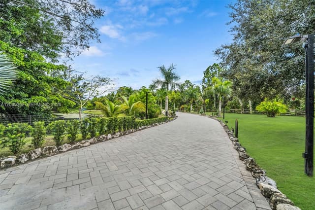 14800 April Dr, Loxahatchee FL 33470 - Loxahatchee, FL - Photo 4