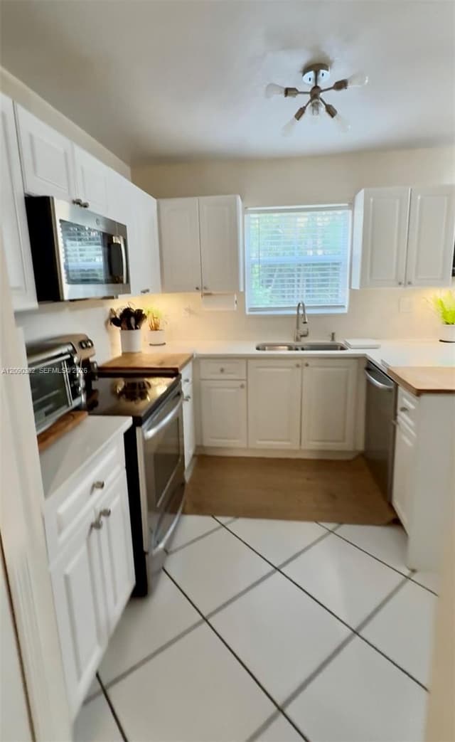 195 Sable Palm Way, Davie FL 33325 - Davie, FL - Photo 2