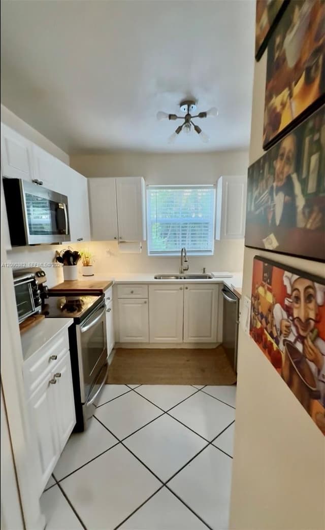 195 Sable Palm Way, Davie FL 33325 - Davie, FL - Photo 3