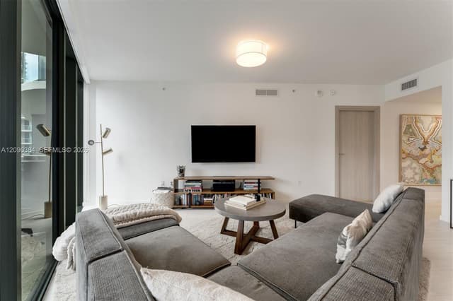1000 Brickell Plz # 2401, Miami FL 33131 - Miami, FL - Photo 5