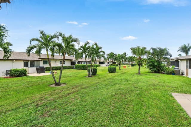 2883 CROSLEY Drive W # F, West Palm Beach FL 33415 - West Palm Beach, FL - Photo 4