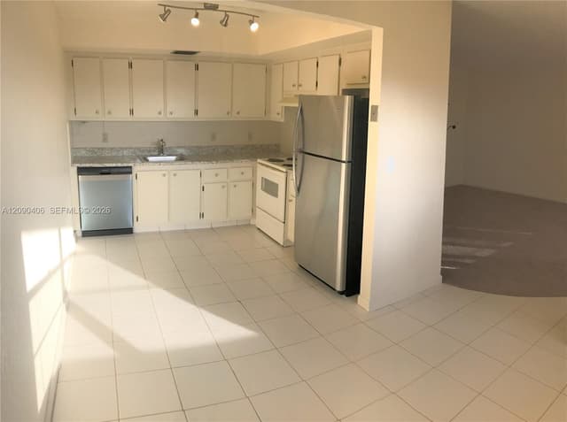 1902 Bermuda Cir # D4, Coconut Creek FL 33066 - Coconut Creek, FL - Photo 3