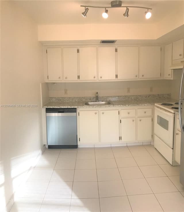 1902 Bermuda Cir # D4, Coconut Creek FL 33066 - Coconut Creek, FL - Photo 5