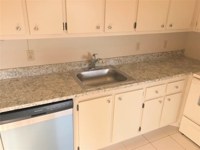 1902 Bermuda Cir # D4, Coconut Creek FL 33066 - Coconut Creek, FL - Photo 4