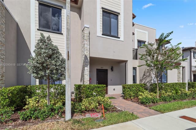 957 NE 211th St, Miami FL 33179 - Miami, FL - Photo 2