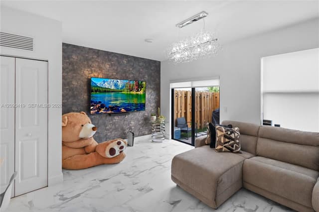 957 NE 211th St, Miami FL 33179 - Miami, FL - Photo 6