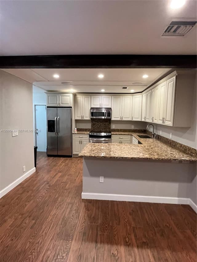 217 SW 10th St, Hallandale Beach FL 33009 - Hallandale Beach, FL - Photo 2
