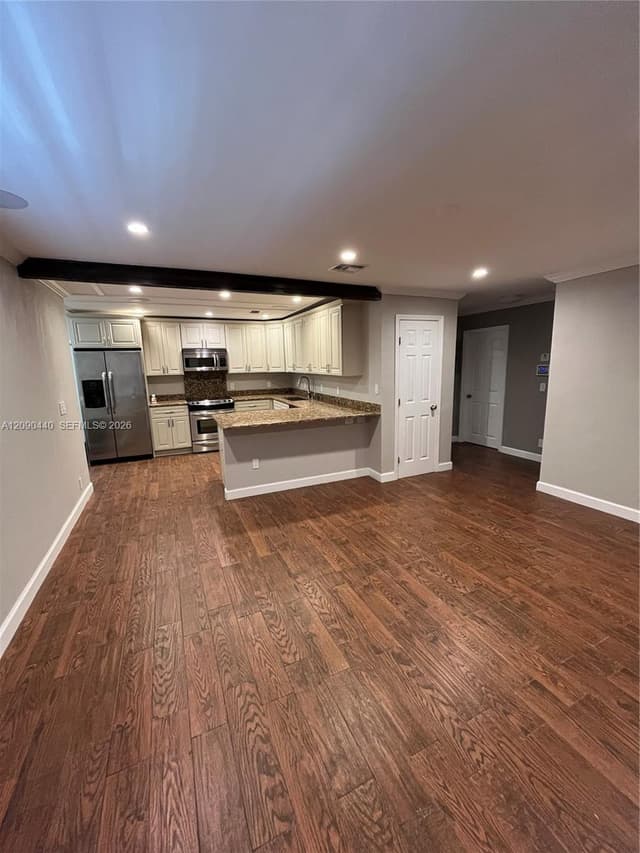217 SW 10th St, Hallandale Beach FL 33009 - Hallandale Beach, FL - Photo 3