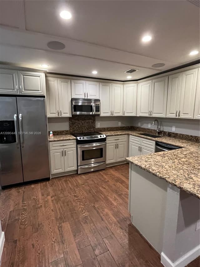 217 SW 10th St, Hallandale Beach FL 33009 - Hallandale Beach, FL - Photo 4