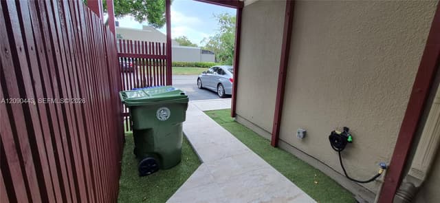 1441 W Fairway Rd, Pembroke Pines FL 33026 - Pembroke Pines, FL - Photo 3