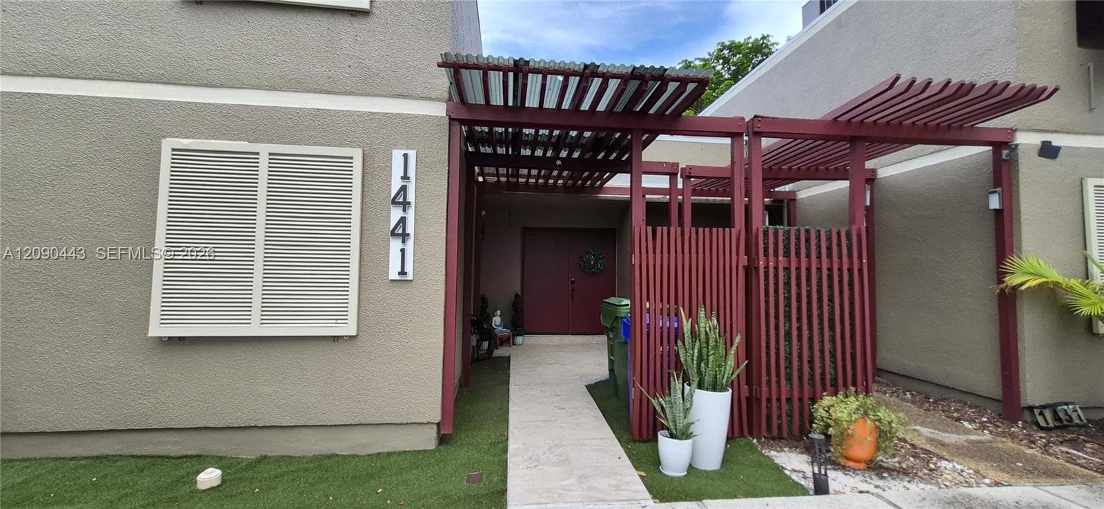1441 W Fairway Rd, Pembroke Pines FL 33026 - Pembroke Pines, FL - Photo 1