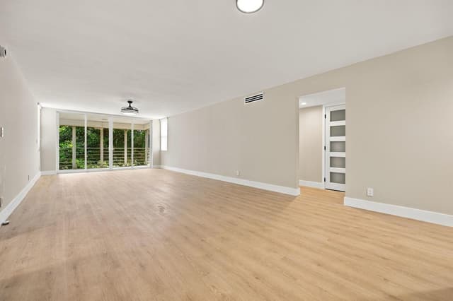 806 CYPRESS GROVE Lane # 303, Pompano Beach FL 33069 - Pompano Beach, FL - Photo 2