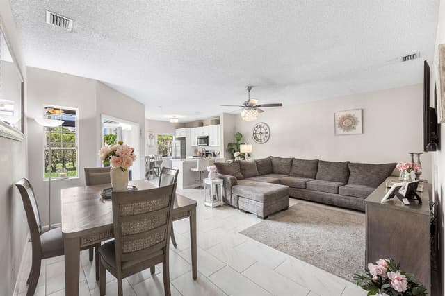 6735 Via Regina, Boca Raton FL 33433 - Boca Raton, FL - Photo 3