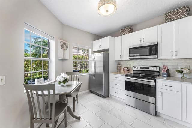 6735 Via Regina, Boca Raton FL 33433 - Boca Raton, FL - Photo 4