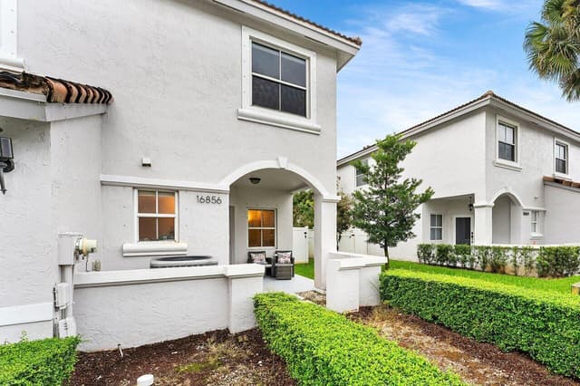16856 SW 1ST Place, Pembroke Pines FL 33027 - Pembroke Pines, FL - Photo 3