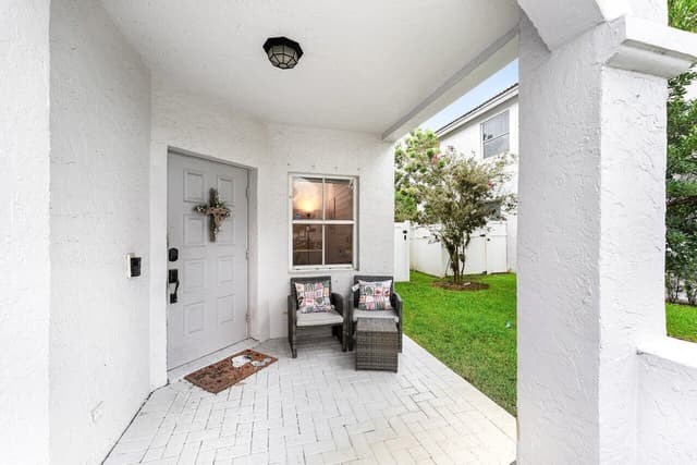 16856 SW 1ST Place, Pembroke Pines FL 33027 - Pembroke Pines, FL - Photo 4