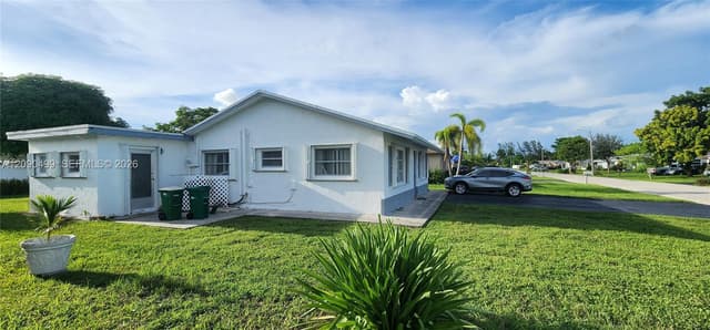 8115 NW 93rd Ave, Tamarac FL 33321 - Tamarac, FL - Photo 4