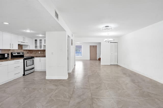 8091 NW 12TH Street # H, Margate FL 33063 - Margate, FL - Photo 2