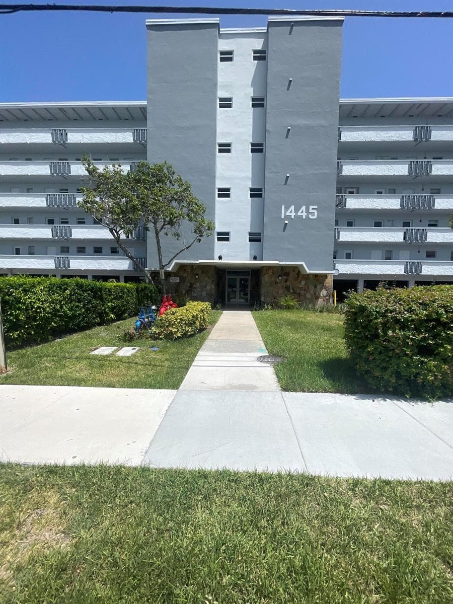 1445 ATLANTIC SHORES Boulevard # 410, Hallandale Beach FL 33009 - Hallandale Beach, FL - Photo 1