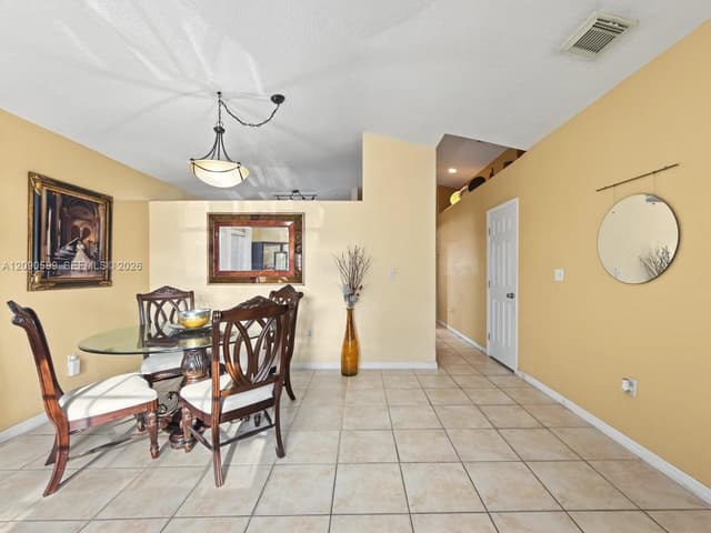 12711 NW 99th Pl, Hialeah Gardens FL 33018 - Hialeah Gardens, FL - Photo 6
