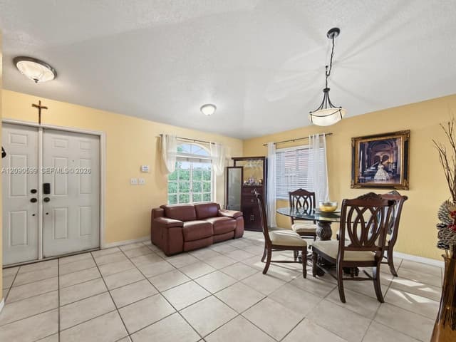 12711 NW 99th Pl, Hialeah Gardens FL 33018 - Hialeah Gardens, FL - Photo 4