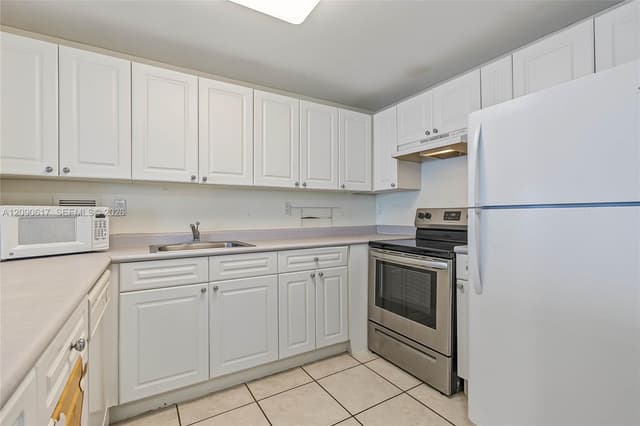 2301 Collins Ave # 1420, Miami Beach FL 33139 - Miami Beach, FL - Photo 7