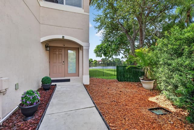 9730 NW 23rd Court # 15, Pembroke Pines FL 33024 - Pembroke Pines, FL - Photo 2