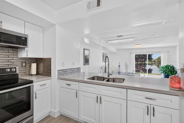 9730 NW 23rd Court # 15, Pembroke Pines FL 33024 - Pembroke Pines, FL - Photo 6