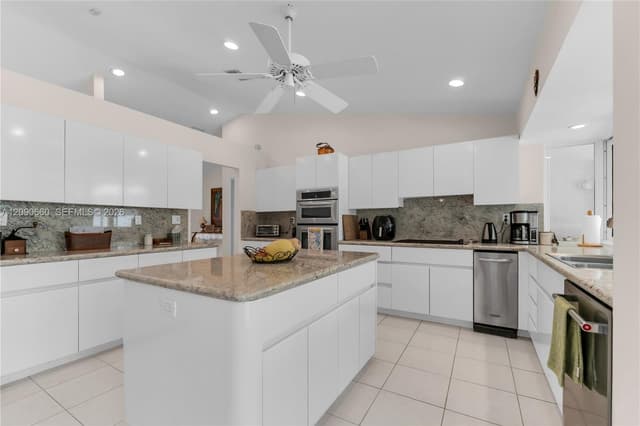 7915 SW 155th St, Palmetto Bay FL 33157 - Palmetto Bay, FL - Photo 3