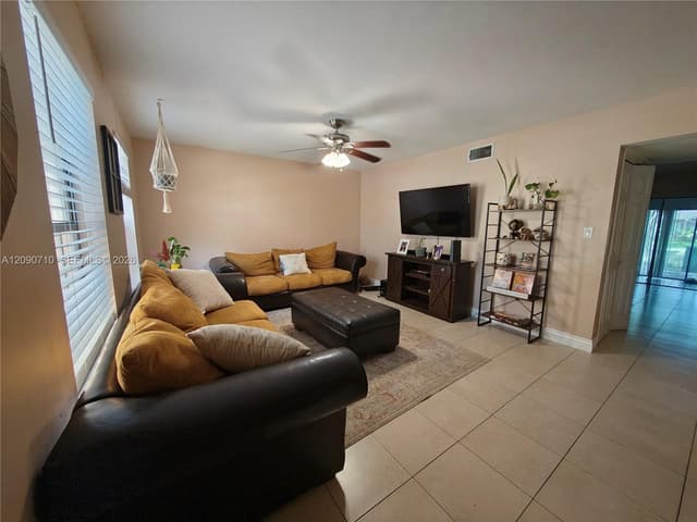 40 Pleasant Hill Ln # 40, Tamarac FL 33319 - Tamarac, FL - Photo 3