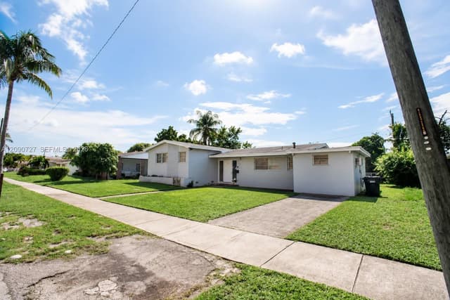 500 East Dr, North Miami Beach FL 33162 - North Miami Beach, FL - Photo 2