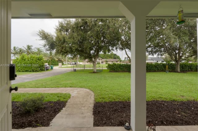 4875 SW 163rd Ave, Southwest Ranches FL 33331 - Southwest Ranches, FL - Photo 4