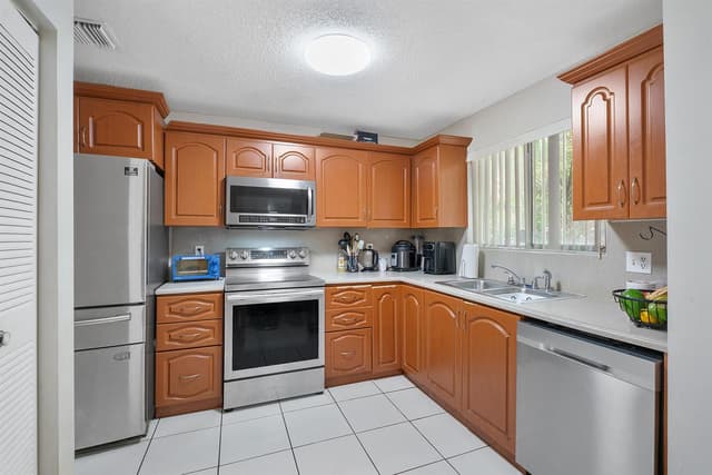 1469 SUSSEX Drive, North Lauderdale FL 33068 - North Lauderdale, FL - Photo 5
