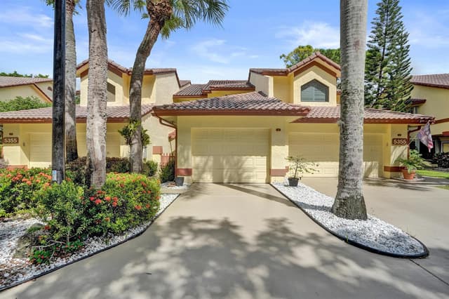 5355 10th Fairway Drive # 2, Delray Beach FL 33484 - Delray Beach, FL - Photo 2
