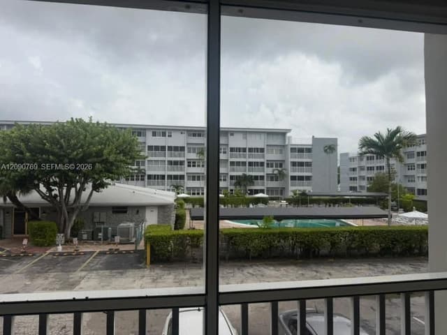 330 SE 2nd St # 202E, Hallandale Beach FL 33009 - Hallandale Beach, FL - Photo 2