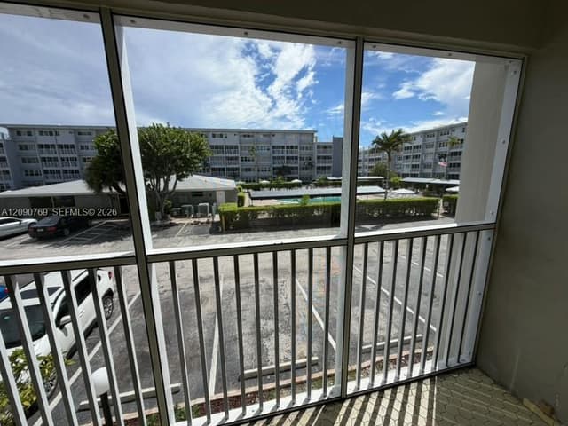 330 SE 2nd St # 202E, Hallandale Beach FL 33009 - Hallandale Beach, FL - Photo 6