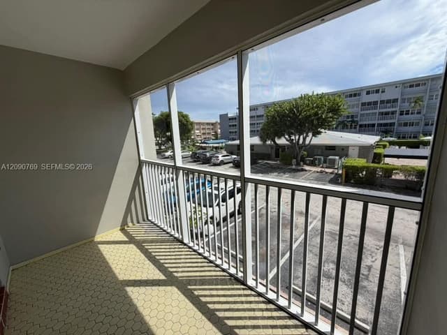 330 SE 2nd St # 202E, Hallandale Beach FL 33009 - Hallandale Beach, FL - Photo 5