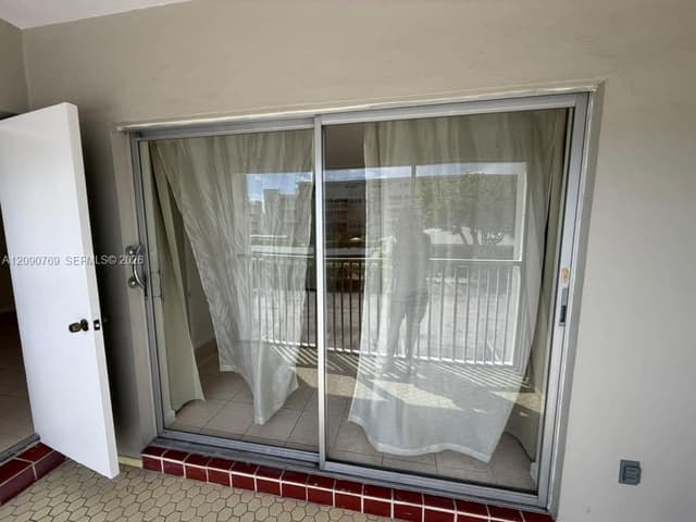 330 SE 2nd St # 202E, Hallandale Beach FL 33009 - Hallandale Beach, FL - Photo 4