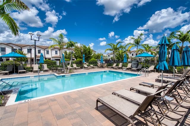 15981 SW 2nd Pl, Pembroke Pines FL 33027 - Pembroke Pines, FL - Photo 3