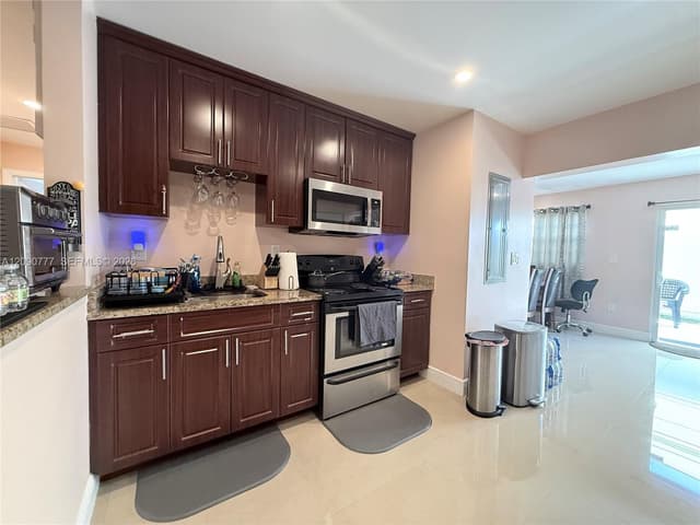 1878 NW 45th Ct, Tamarac FL 33309 - Tamarac, FL - Photo 2