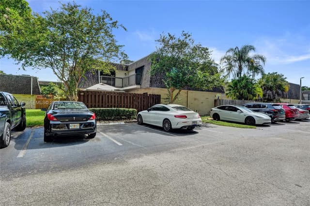 8108 SW 23rd Ct # 26B, North Lauderdale FL 33068 - North Lauderdale, FL - Photo 2