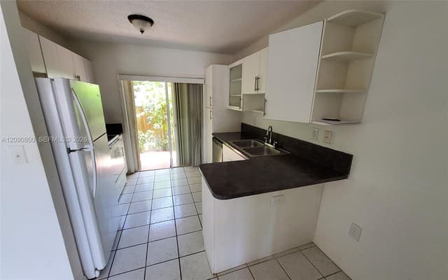 5810 W 18th Ln # 101, Hialeah FL 33012 - Hialeah, FL - Photo 5
