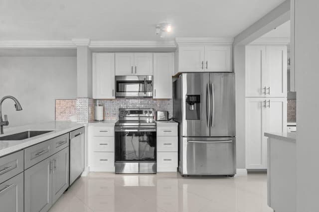 180 YACHT CLUB Way # 102, Hypoluxo FL 33462 - Hypoluxo, FL - Photo 2