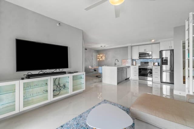 180 YACHT CLUB Way # 102, Hypoluxo FL 33462 - Hypoluxo, FL - Photo 6