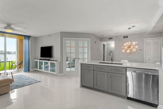 180 YACHT CLUB Way # 102, Hypoluxo FL 33462 - Hypoluxo, FL - Photo 4