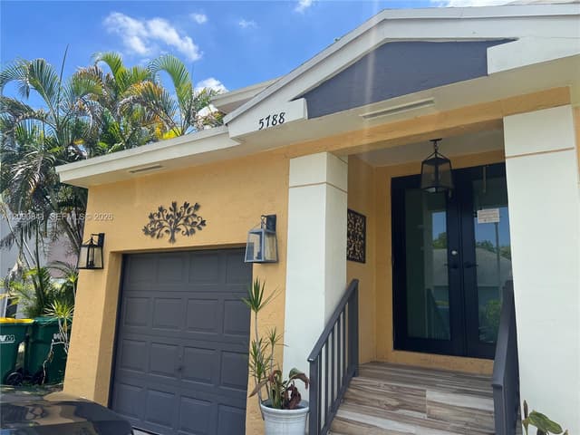 5788 Woodland Point Dr, Tamarac FL 33319 - Tamarac, FL - Photo 3