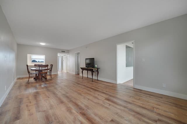 6005 Del Lago Circle # 311, Sunrise FL 33313 - Sunrise, FL - Photo 2