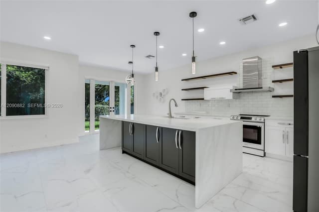 19373 Stonebrook St, Weston FL 33332 - Weston, FL - Photo 2