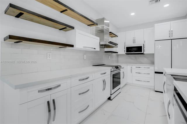 19373 Stonebrook St, Weston FL 33332 - Weston, FL - Photo 4